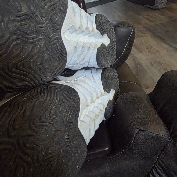 Men's Black and White Athletic Shoes - Picture 4 of 4